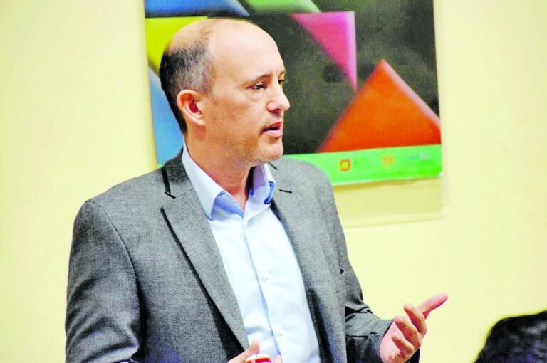 El docente Lucio Guberman es parte de los que sostienen que la elección estará polarizada.