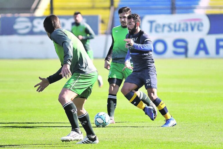 Lucas Gamba disputó el primer amistoso de Central frente a Sarmiento (J). Gentileza: prensa Rosario Central.