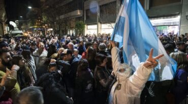 Los simpatizantes del PJ festejaron en la sede del centro de Rosario.
