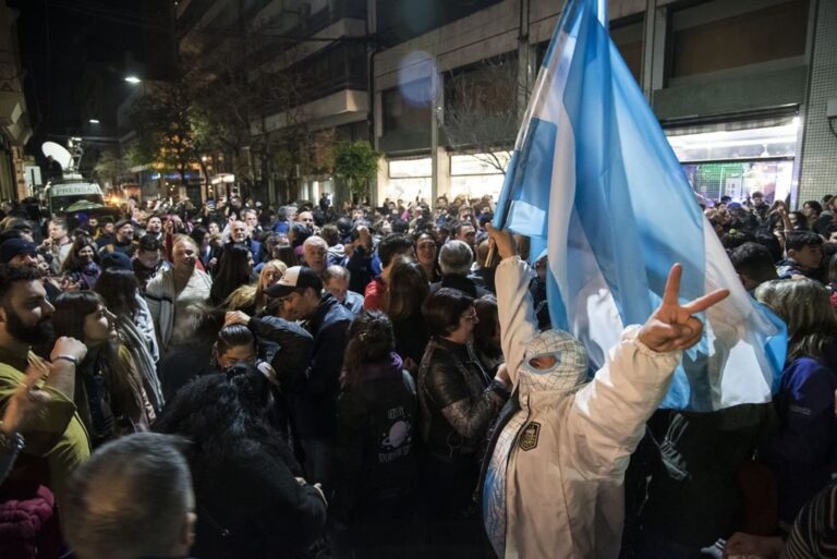 Los simpatizantes del PJ festejaron en la sede del centro de Rosario.