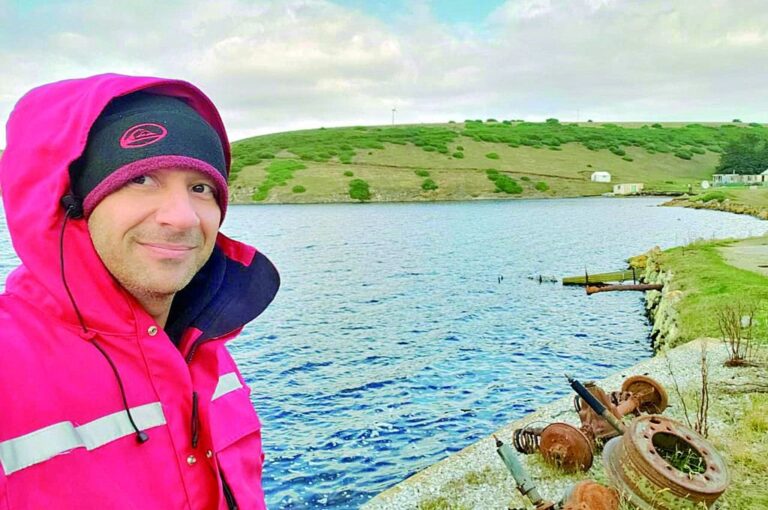 Oscar cumplió el sueño de pisar el suelo de Malvinas y sentir más cerca la historia.