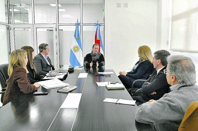 El gobernador se reunió con sus ministros para analizar la situación actual y delinear estrategias y políticas a futuro.