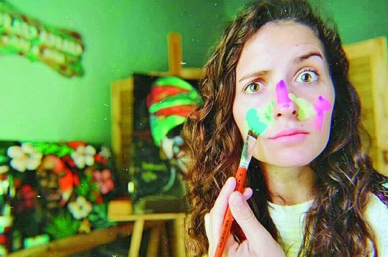 La joven artista entrerriana logra la atención de sus seguidores con un arte distintivo.