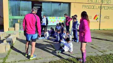 Los amigos llevaron su solidaridad a cinco escuelas rurales