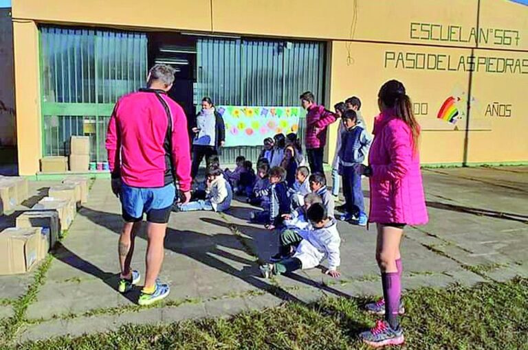Los amigos llevaron su solidaridad a cinco escuelas rurales