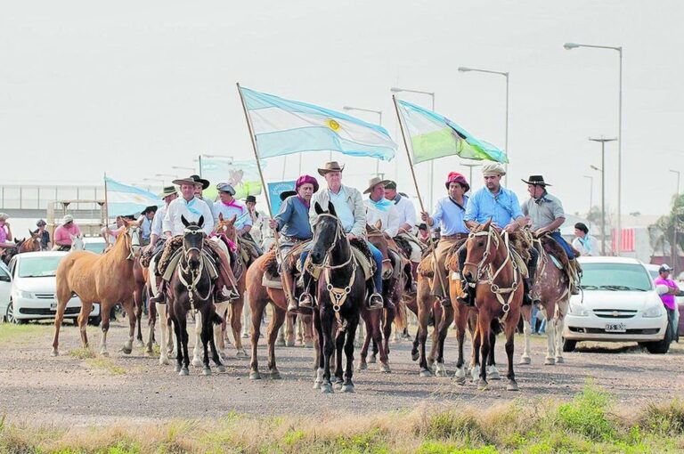 El acceso a Chajarí fue epicentro de una protesta de las agrupaciones tradicionalistas. Gentileza Juan Aguirre