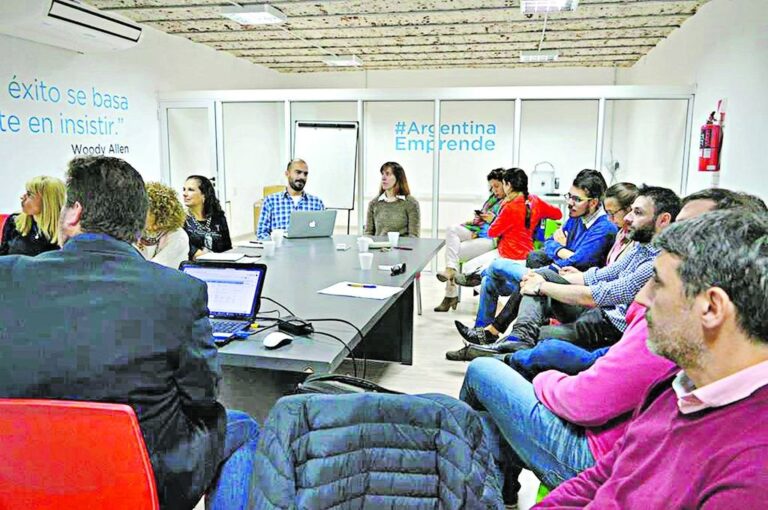 En las reuniones de la Red UNER Emprende se toma nota de los procesos exitosos