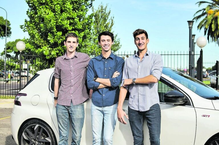 De derecha a izquierda: Lucas Abriata