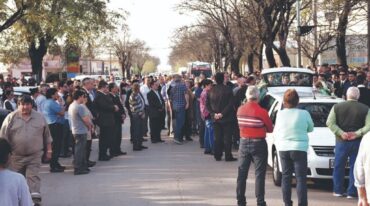 Acompañamiento. Miles de sanguillerminos despidieron los restos del ex intendente Daniel Martina. Era una persona muy querida en la comunidad. Gentileza: prensa Comuna de San Guillermo.