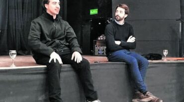 Felipe y Matías Pancorvo durante su presentación en la Casa del Bicentenario. Gentileza Área de Discapacidad Colón.