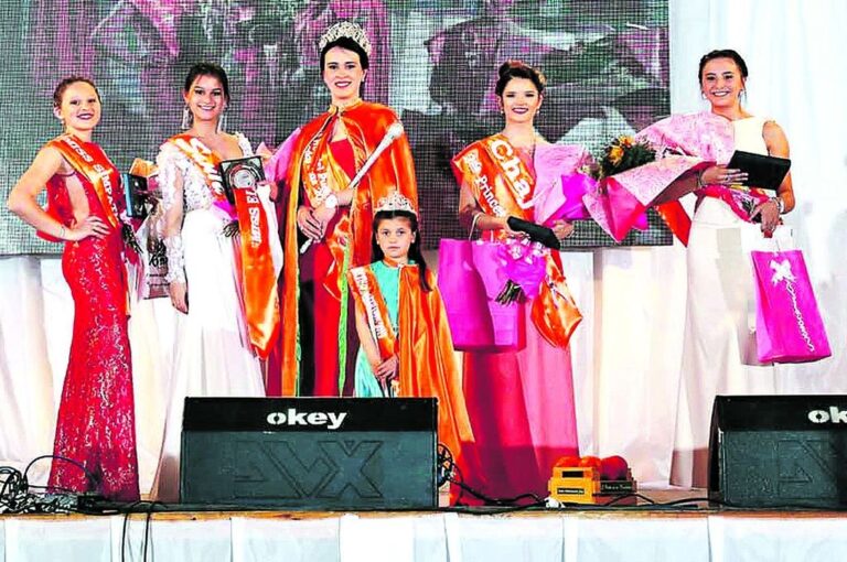 Las reinas y princesas que se quedaron con la corona provincial de la mandarina.  Gobierno de Villa del Rosario