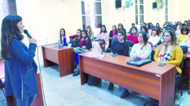 La Facultad de Ciencias Económicas ofició de escenario para el debate en la presentación de Brandariz. Ricardo Holle