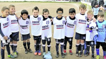 Categoría 2012 Escuela de Futbol Infantil Off Side disfrutando a pleno.