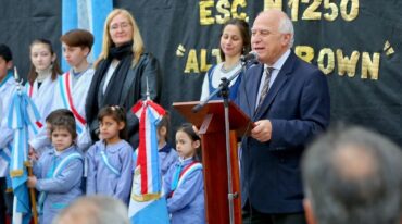 El gobernador habló en el acto de los 100 años de la escuela Primaria Almirante Brown de la ciudad de Santa Fe