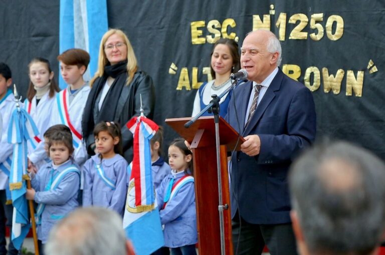 El gobernador habló en el acto de los 100 años de la escuela Primaria Almirante Brown de la ciudad de Santa Fe