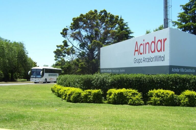 Acindar comunicó formalmente que se ve 'obligada' a modificar el régimen de 'turnicidad' de la planta de Villa Constitución