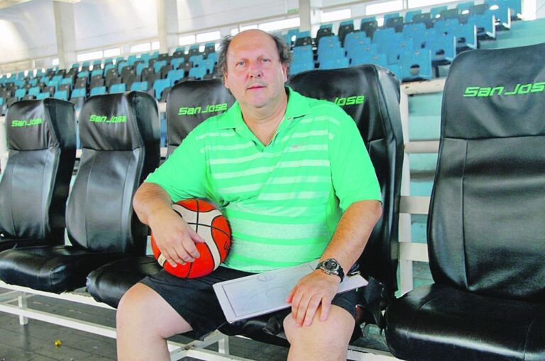 Para Oscar Bonell no hay dudas: 'Mi elección tuvo mucho que ver que sea un entrenador local'.  Marcelo Miño