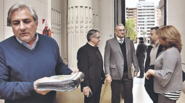 Michlig y los restantes miembros de la comisión de transición designados por Omar Perotti. El ex ministro coordinador de Jorge Obeid advirtió sobre la falta de recursos para nuevas obras y pidió esperar para elaborar el presupuesto 2020. Guillermo Di Salvatore.