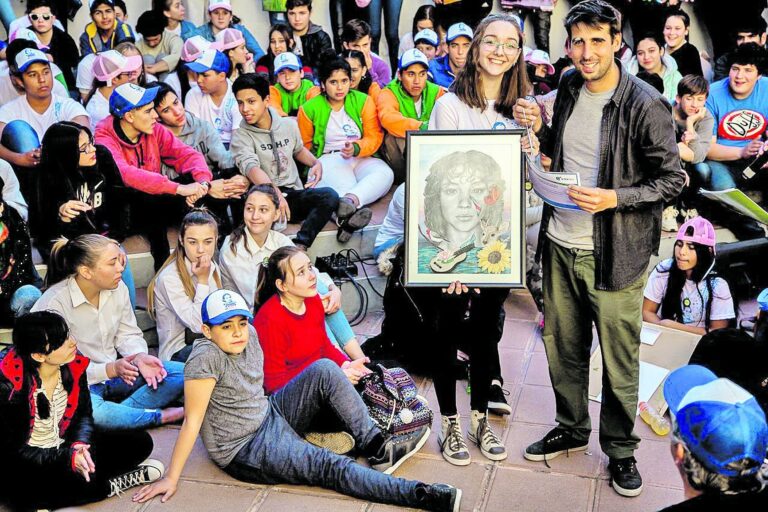 La alegría de Camila tras enterarse de que representará a Entre Ríos en Mar del Plata. Gentileza: Facebok Juan Martín Casalla