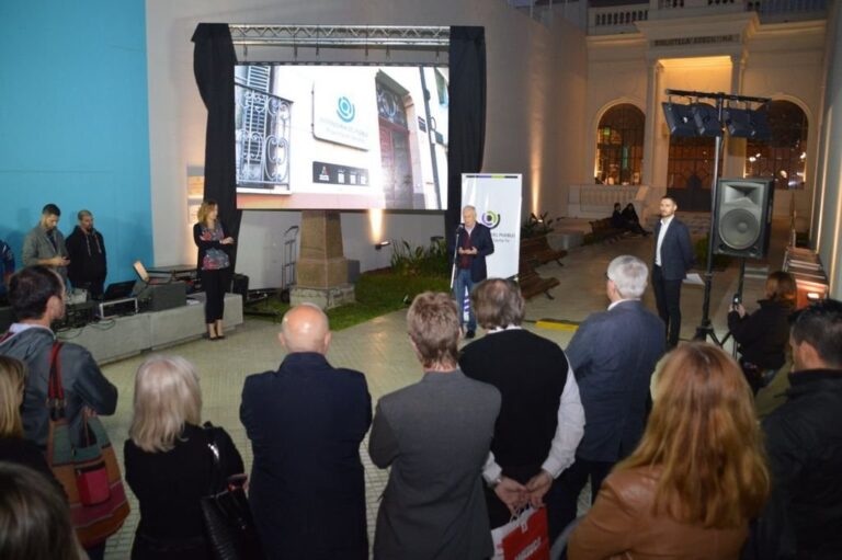 Lamberto habló en la explanada de la Biblioteca Argentina en la presentación de la aplicación. Gentileza.