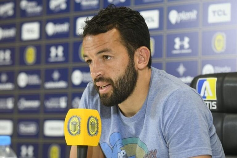 El centralista Lucas Gamba habló en conferencia de prensa. Gentileza: prensa Rosario Central.