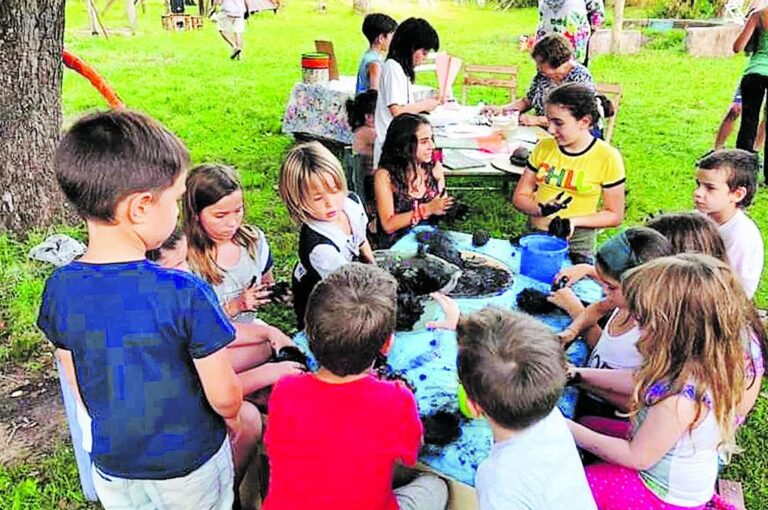 'Fundación Arbolar es un espacio vivo de educación natural y democrática en donde los niños pueden decidir qué es lo que quieren transitar