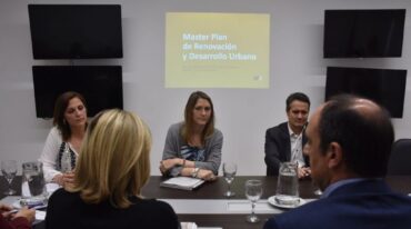 Reunión. De frente