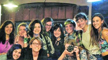 Mujeres estudiantes y trabajadoras de la radio se reunieron en La Hendija para conversar en torno a problemáticas en común.