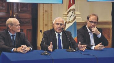 El gobernador Lifschitz y el ministro Saglione hablaron en conferencia de prensa. Gentileza.