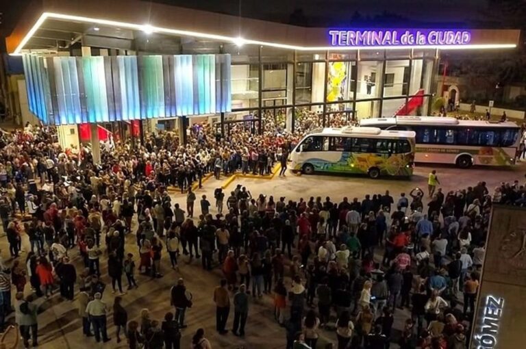 La apertura de la estación de ómnibus congregó a gran cantidad de público. Gentileza: prensa Municipalidad de Cañada de Gómez.