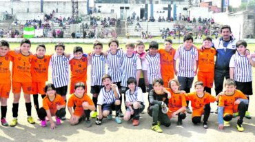 Categoría 2009 de Club Universitario y Escuela de Fútbol Infantil Naranjitos.
