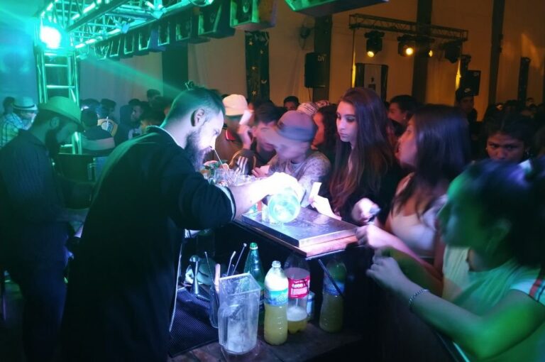 El encuentro tuvo lugar en el Club Social Casilda y contó con música en vivo a cargo de 'Irina y su banda'