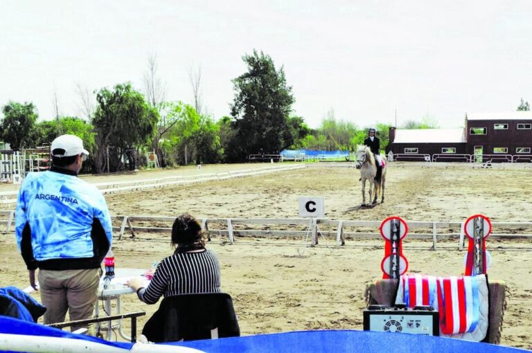 Las pistas de arena y césped de la institución de Colonia Avellaneda fueron sede de actuación de deportistas de  cinco provincias. Marcelo Miño