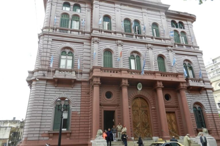 Más sombras que luces. El municipio rosarino enfrenta un balance negativo de sus números