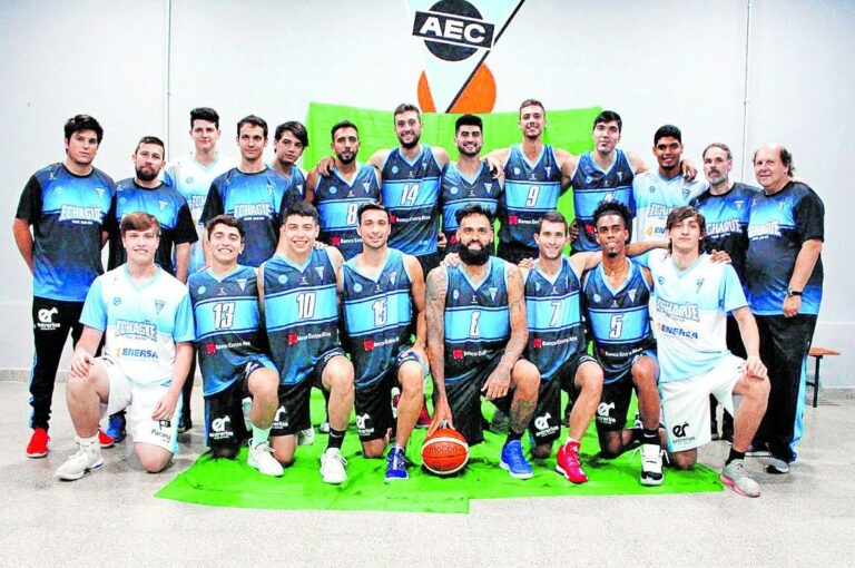 El plantel de Echagüe en la previa del inicio de la Liga Argentina de Basquetbol.