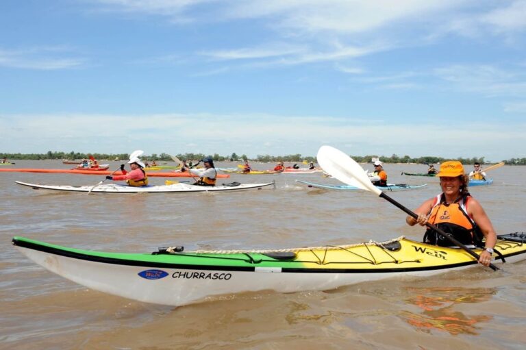 Riesgos. Se realizan muchos rescates 'a los kayakistas que están cruzando el río'