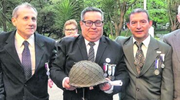 El entrerriano recuperó su casco con el que luchó en 1982.