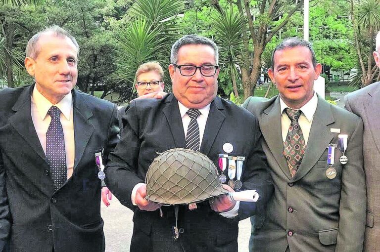 El entrerriano recuperó su casco con el que luchó en 1982.