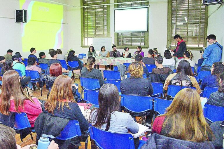 La actividad contó con la presencia de estudiantes de distintas carreras