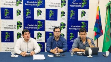 El intendente Vallejos explicó la medida en conferencia de prensa. Gentileza: prensa Municipalidad de Reconquista.