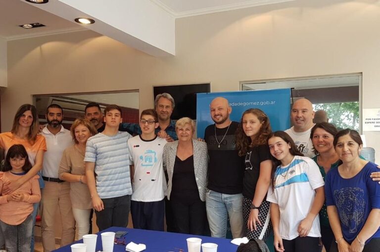 La intendente Clérici recibió a los deportistas destacados. Gentileza: prensa Municipalidad de Cañada de Gómez.