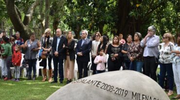 La obra fue impulsada por la Mesa Ni Una Menos de la capital provincial y realizada por la artista santafesina Ariana Beilis. Gentileza: prensa Gobierno de Santa Fe.