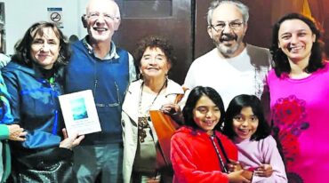 El libro propone una breve y amena lectura dividida en capítulos que abordan la pedagogía desde su raíz filosófica hasta sus prácticas cotidianas en los espacios educativos.