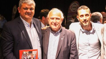 Alberto Ricci y el gobernador estuvieron en la presentación en el Museo del Deporte Santafesino en Rosario. Gentileza: prensa Municipalidad de Villa Gobernador Gálvez.