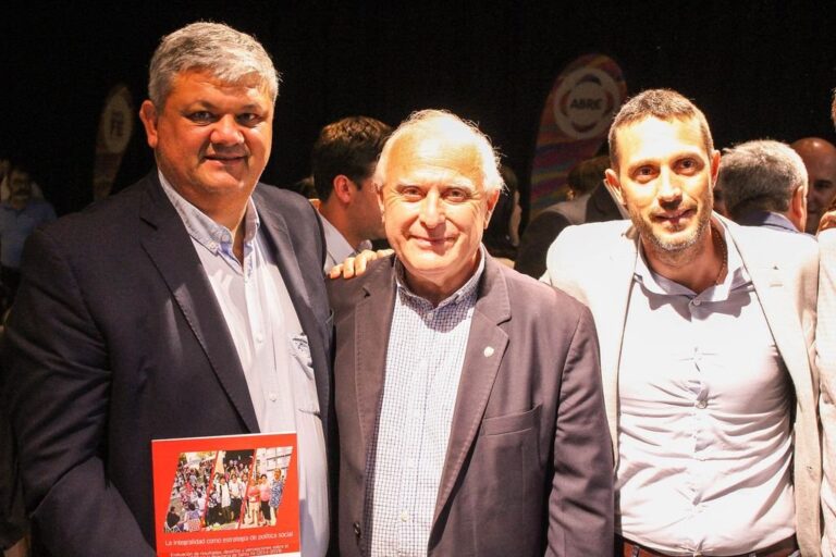 Alberto Ricci y el gobernador estuvieron en la presentación en el Museo del Deporte Santafesino en Rosario. Gentileza: prensa Municipalidad de Villa Gobernador Gálvez.