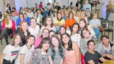 Los alumnos inauguraron clubes TED Ed en Concordia con el apoyo de un numeroso público.