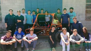 Lo que pretende el proyecto Baja Sec es que los estudiantes integren los conocimientos adquiridos en la escuela secundaria en algo real y que sea de su gusto.  Transmedia TV.