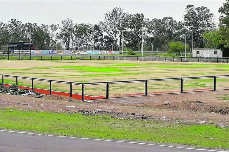 La cancha Municipal de Concepción del Uruguay luce su estado avanzado de obra. Se inauguraría en las próximas semanas. Sergio Serrano