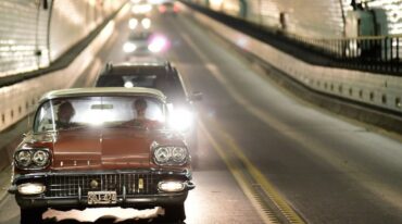 De la exposición de autos y posterior cruce participaron marcas y modelos de autos contemporáneas a la década del 60
