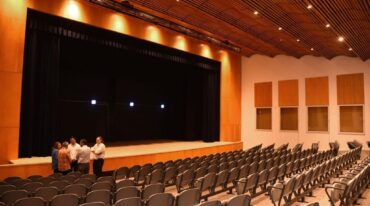 El auditorio cuenta con 250 butacas